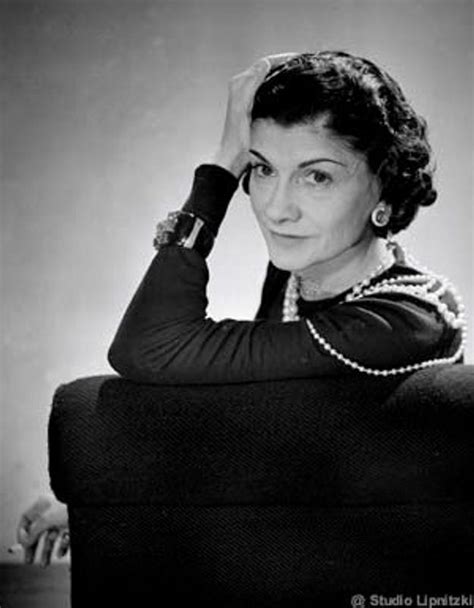 biographie de gabrielle chanel|when was coco chanel born.